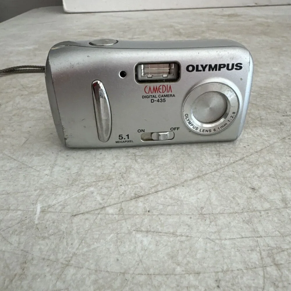 Olympus CAMEDIA D-435 5.1MP Digital Camera - Silver Tested